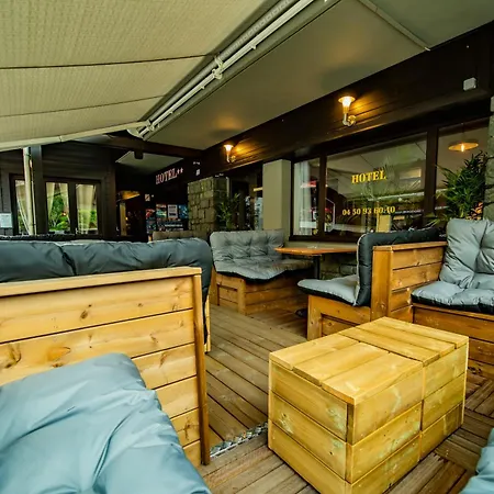 La Chaumiere Garage Moto Gratuit A 100 M Du Telecabine